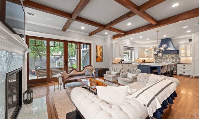 Westfield House | Gorgeous 4BD Plus Studio for 12 with Fire Pit & Near Downtown!