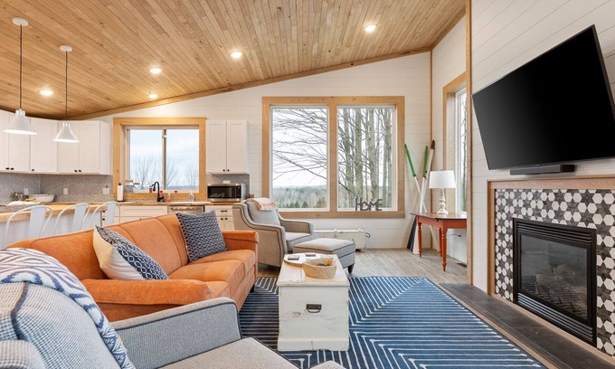 Williamsburg Cabin | π Gorgeous 6BDR Farmhouse w/ Stables & 3 Paddocks β 9246!