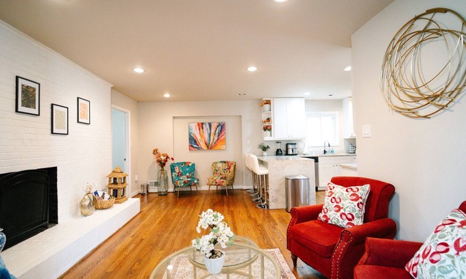 Oxon Hill House | Gorgeous 7BR/3BA Maryland Home- for Your Next Family Adventure!