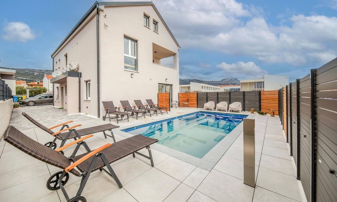 Kastel Novi Apartment | Gorgeous apartment in Kastel Novi