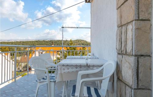 Stari Grad Apartment | Gorgeous Apartment In Stari Grad With Kitchen
