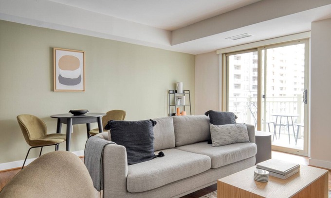 Ballston Apartment | Gorgeous Ballston 1BR w/W/D, Gym & Pool, near Metro, by Blueground