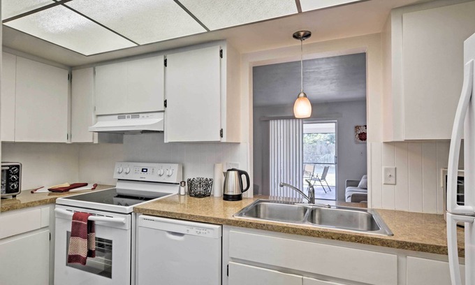 Yacht Club Cottage | Gorgeous Cape Coral Duplex Home w/Modern Interior