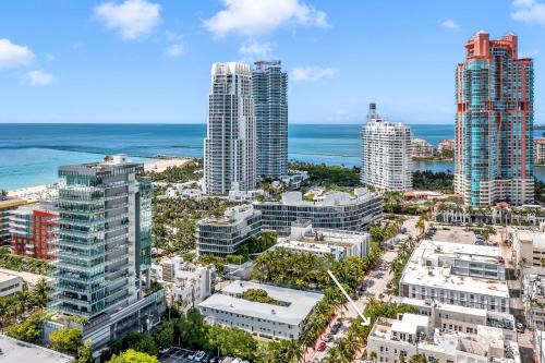 South of Fifth Apartment | Gorgeous coastal PH with Large Private Terrace