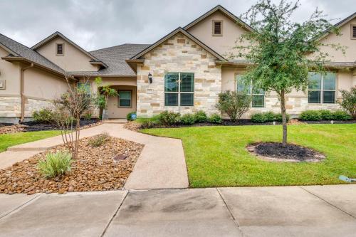 College Station House | Gorgeous College Station Townhome with Patio!