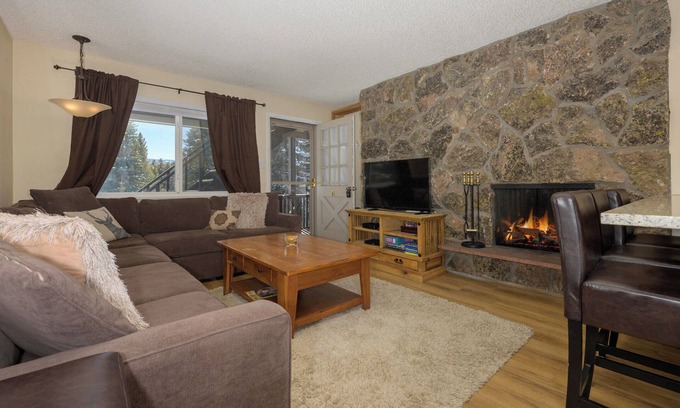 Rendezvous Apartment | Gorgeous end unit, over the Fraser River in downtown Winter Park