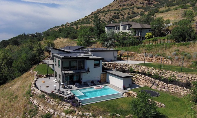 Holladay House | Gorgeous Getaway near SLC & Ski