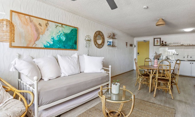 Glenelg Apartment | Gorgeous Gordon Street Getaway