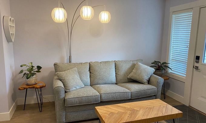 Regional District of Nanaimo House | Gorgeous Guest Suite in Nanaimo