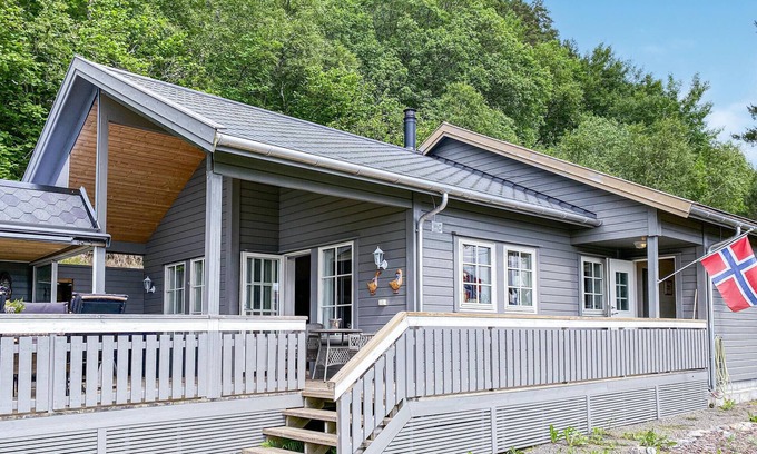 Torjulvagen House | Gorgeous home in øydegard