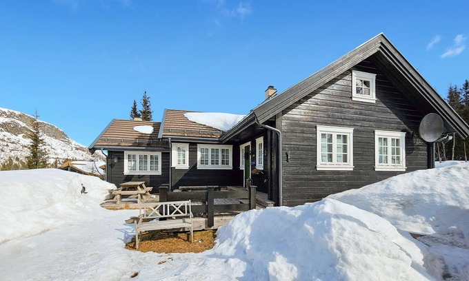 Fla Municipality House | Gorgeous home in Eggedal with kitchen