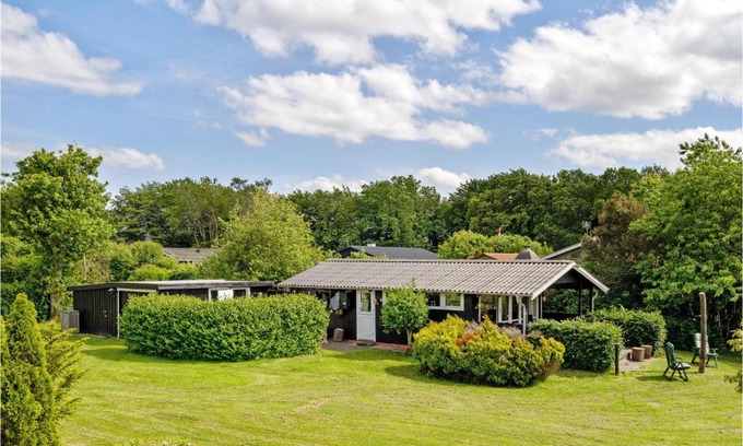 Hvalpsund House | Gorgeous Home In Farsø With Kitchen