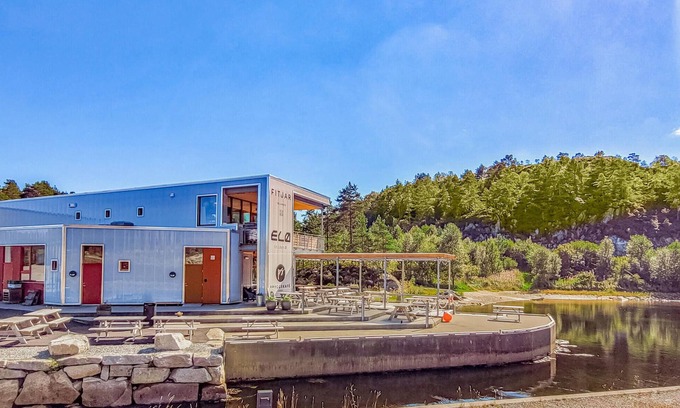 Fitjar House | Gorgeous home in Fitjar with kitchen