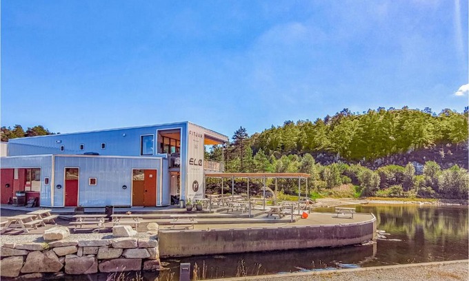 Fitjar House | Gorgeous Home In Fitjar With Kitchen