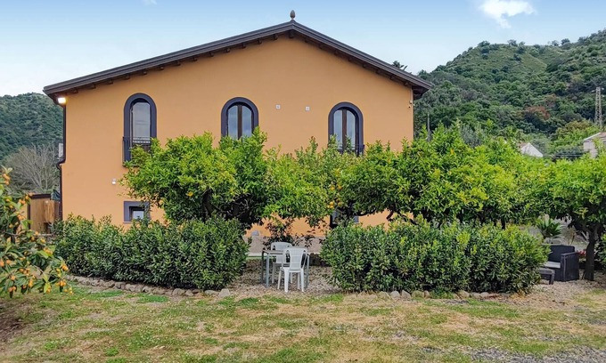 Mitogio House | Gorgeous home in Motta Camastra