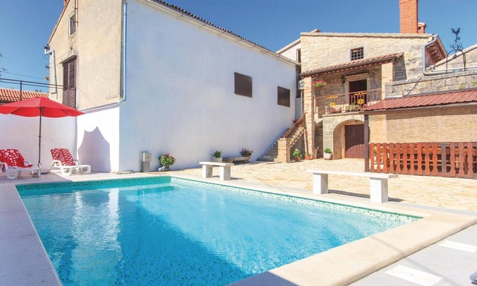 Stifanici House | Gorgeous home in Stifanici with WiFi