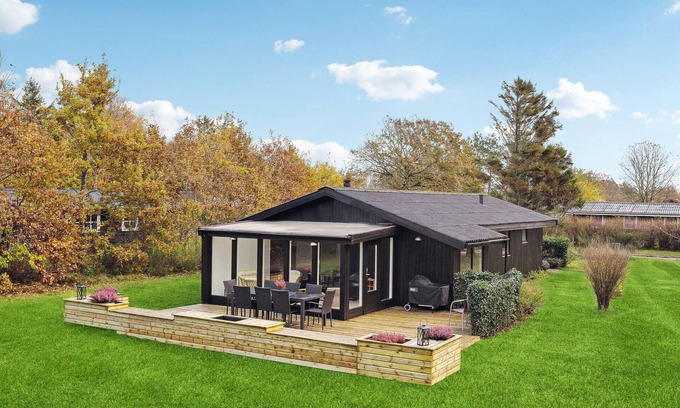 Sønder Nissum House | Gorgeous home in Ulfborg with kitchen