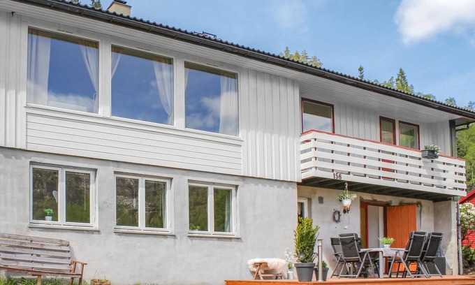 Lindas House | Gorgeous home in Vikanes with kitchen