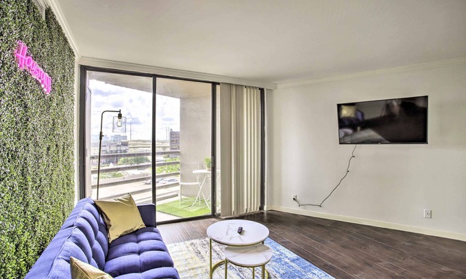 Houston Condo | Gorgeous Houston Condo ~ 8 Mi to Downtown!