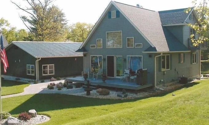 Holcombe Cabin | Gorgeous Lake Home with a Pontoon Available for rent