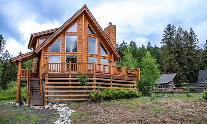 Tamarack Resort Cabin | Gorgeous Lake view log cabin near Tamarack ski resort