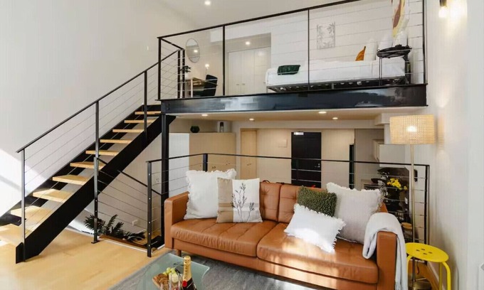 Melbourne Central Business District Apartment | Gorgeous Loft in Heritage Bldg