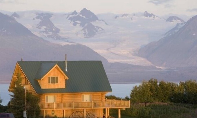Homer House | Gorgeous Log Home with Stunning Views, Hot Tub, Fire Pit & Infrared Sauna