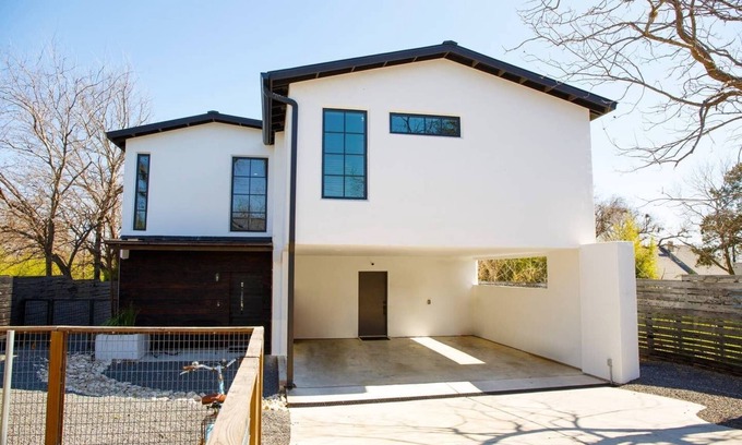 Central East Austin House | Gorgeous Modern Home in East Austin!