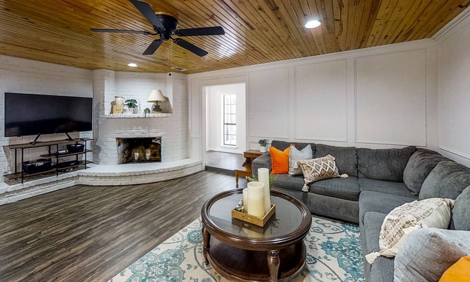 Bellville House | Gorgeous ranch-style home on nearly 3 peaceful acres, dog-friendly