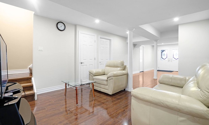 Durham Region House | Gorgeous,spacious and bright 3 bedroom Walkout Basement!