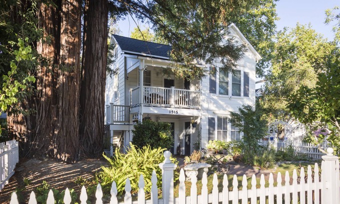 St. Helena Bed & Breakfast | Gorgeous, Spacious Historic Home with Breakfast