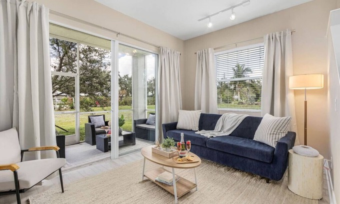 Iona Villa | Gorgeous Townhome Close to the beaches