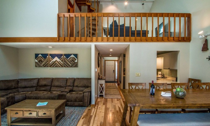 North Conway House | Gorgeous Townhouse in the Heart of North Conway