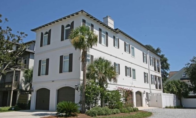 Saint Simons Island Villa | Gorgeous Upscale Villa, Short Walk to Beach and Pier!