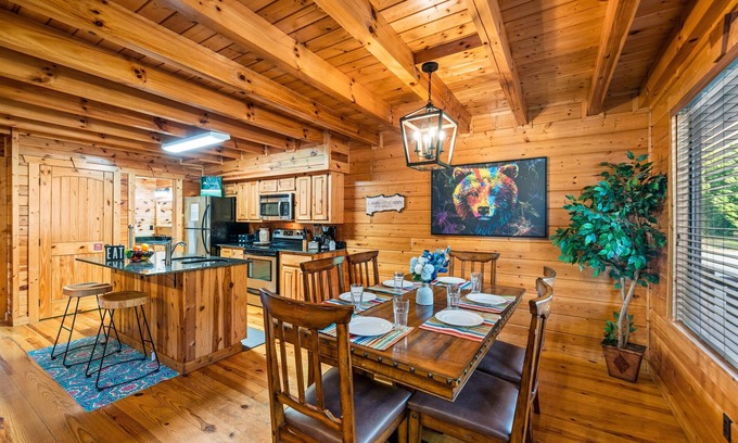 Gatlinburg - Pigeon Forge Cabin | Gorgeous Views, Swimming Pool, Hot Tub