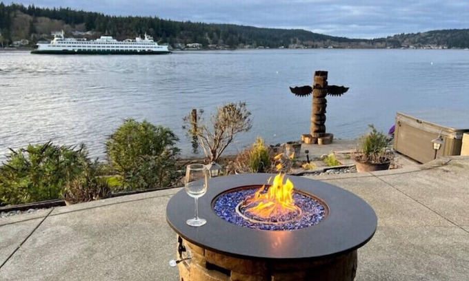 Retsil House | Gorgeous waterfront home with new hot tub and beautiful afternoon sunsets.