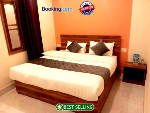 Mallital Hotel | Goroomgo GP Lake View Mall Road Nainital - Prime Location & Luxury Room - Excellent Customer Service Awarded