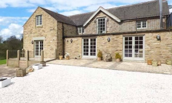 Leek Cottage | GORSTHEAD MILL FARM, pet friendly, luxury holiday cottage in Bradnop