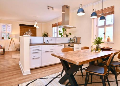 Schlitz Apartment | GRÄFIN ANNA - Design-Apartment mit 2 Schlafzimmer - in der historischen Hinterburg Schlitz - mit Aufzug, Parkplatz & Garten - nahe Fulda und Bad Hersfeld