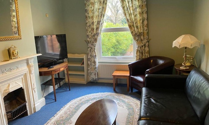 Ellesmere Port Apartment | Grace Stays