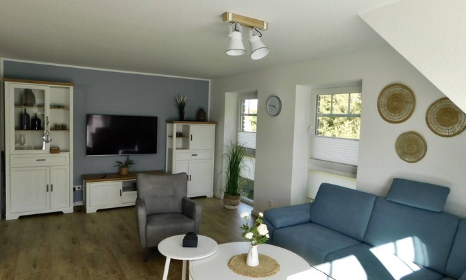 Greetsiel Apartment | Grachtensteern- Maisonette Og-ferienwohnung Direkt an der Greetsieler Gracht