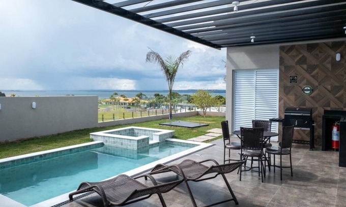 Paranapanema Cottage | Graciosa House - Swimming Pool with Reservoir View - Riviera XIII