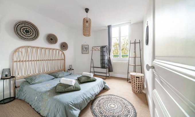 Champ-Capelet Apartment | Grand Appartement Lumineux, 5' Centre, pkg Gratuit
