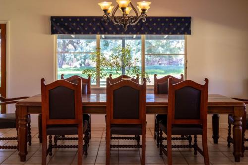 Jandakot House | Grand Country Estate 6BR nr Airport