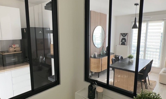 Le Bourget Apartment | Grand F2 Dernier Etage Belle vue en Residence Privée