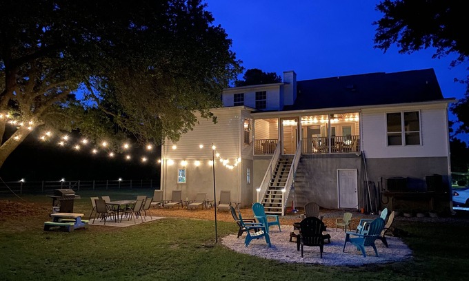 Mount Pleasant House | Grand Getaway - 5 Miles to Beach, Huge Yard, Tons of Space + Gym!
