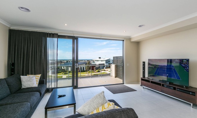 Torquay House | Grand in size and design, this 4-bedroom home is perfect for large families