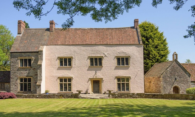 Barrow Gurney House | Grand Manor House In Bristol & Parking For Groups - Simply Check In