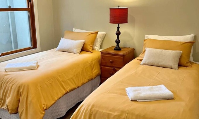 Albury Apartment | Grand retreat in town