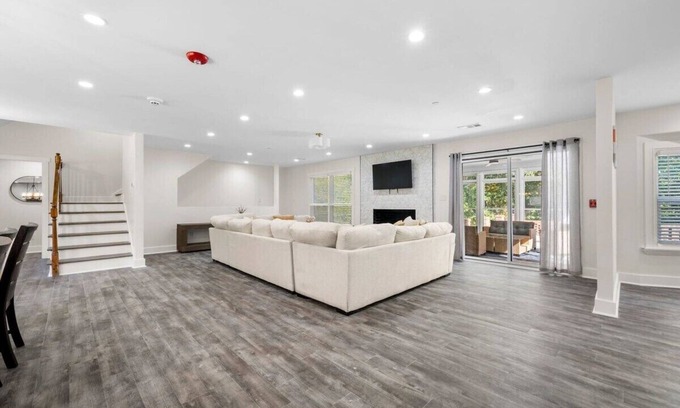 Church Street House | Grand Retreat: Luxury Vacation for Large Groups